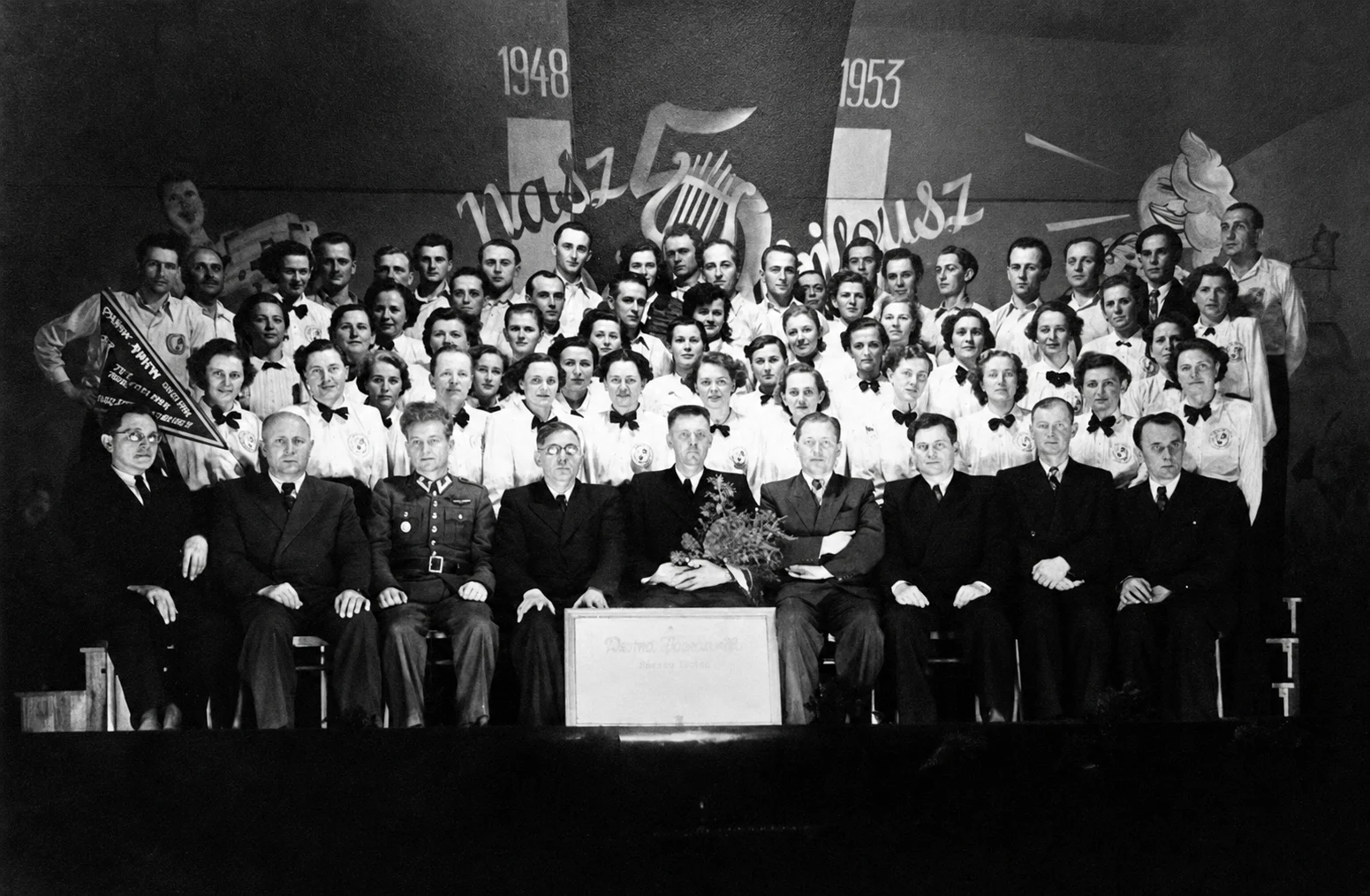 Archiwalne zdjęcie pierwszego składu Zespołu Pieśni i Tańca Halka z 1948 roku