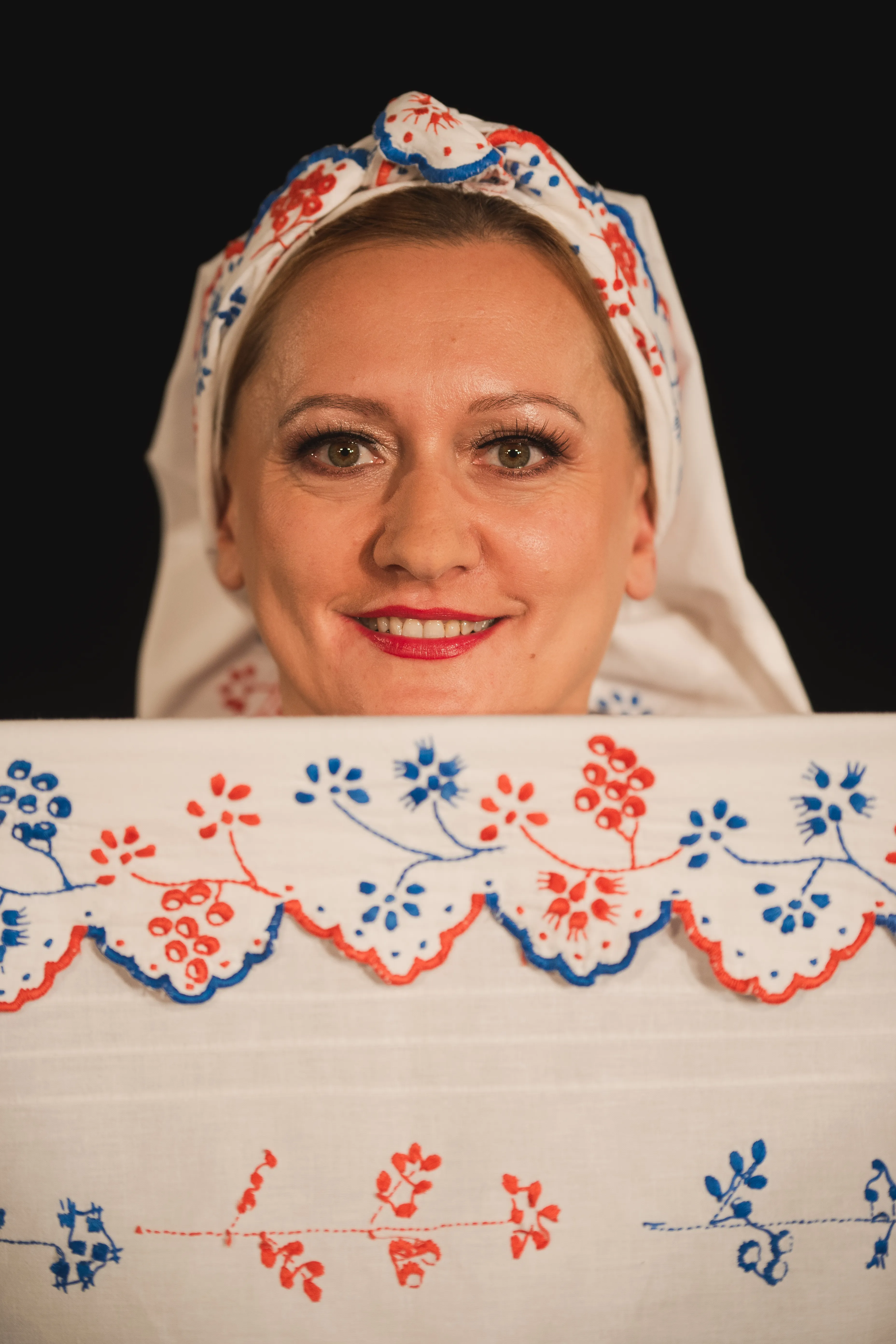 Tancerka Halki w stroju rzeszowskim